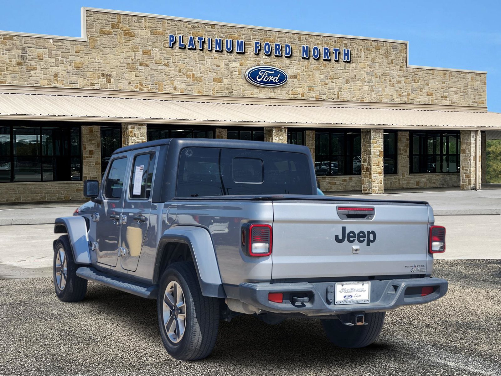 Used 2021 Jeep Gladiator Overland AWD/4WD image 4