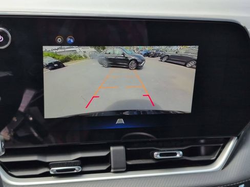 Used 2025 Chevrolet Equinox LT AWD/4WD image 18
