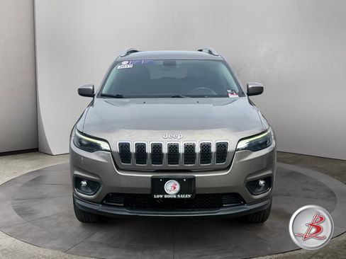 Used 2019 Jeep Cherokee Latitude w/ Cold Weather Group AWD/4WD image 2