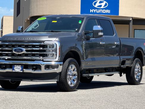 Used 2025 Ford F250 Lariat w/ Chrome Package AWD/4WD image 9