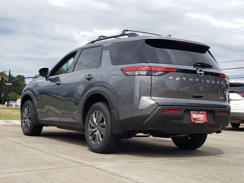 Certified 2025 Nissan Pathfinder SV image 5