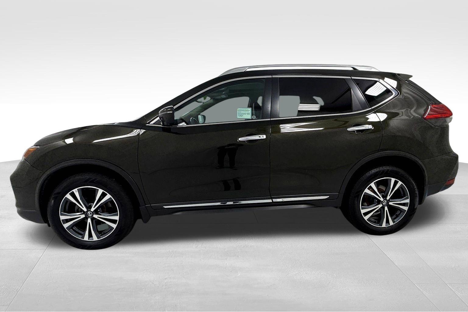 Used 2017 Nissan Rogue SL w/ SL Premium Package AWD/4WD image 4