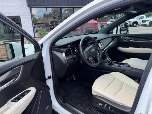 Used 2021 Cadillac XT5 Sportv w/ LPO, Floor Liner Package AWD/4WD image 17