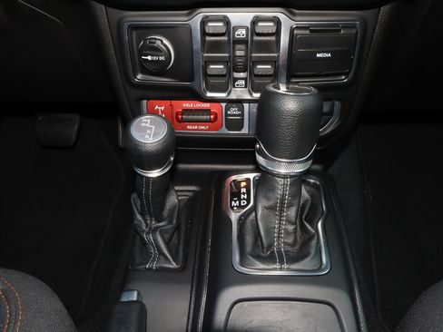 Used 2026 Jeep Gladiator Mojave AWD/4WD image 23