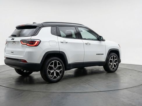 Used 2025 Jeep Compass Limited image 9