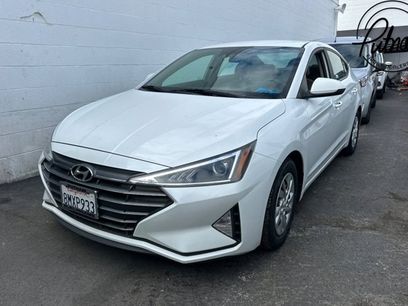 Used 2020 Hyundai Elantra SE w/ Cargo Package (C1)