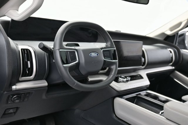 Used 2025 Ford Expedition Active AWD/4WD image 15