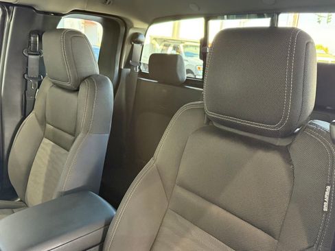 Used 2024 Nissan Frontier SV w/ SV Convenience Package image 19