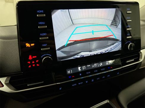 Used 2024 Toyota Sienna XLE image 15