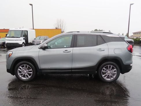 Certified 2023 GMC Terrain SLT image 4