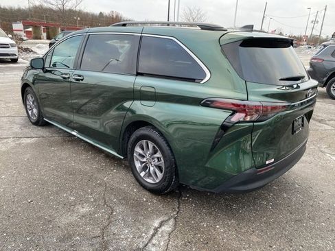 Used 2024 Toyota Sienna XLE image 8