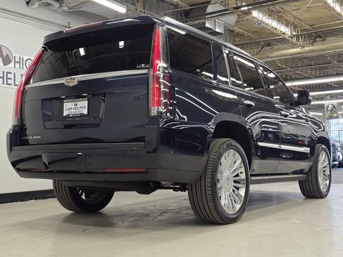 Used 2018 Cadillac Escalade Platinum AWD/4WD image 8