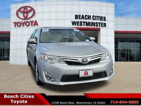 Used 2014 Toyota Camry XLE w/ Leather Package FWD image 3