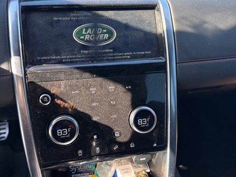 Used 2020 Land Rover Discovery Sport SE R-Dynamic image 12