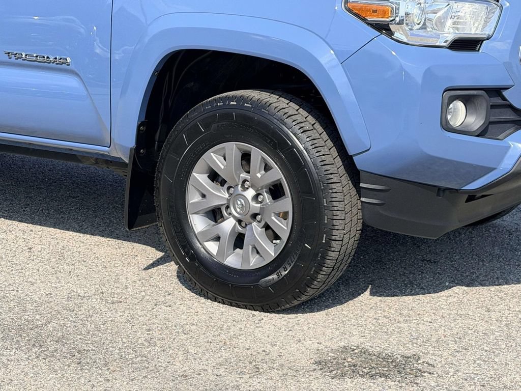 Used 2019 Toyota Tacoma SR5 AWD/4WD image 25
