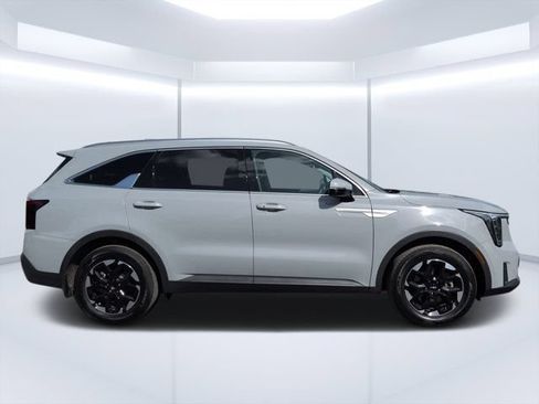 Used 2025 Kia Sorento S FWD image 2