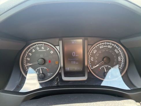 Used 2017 Toyota Tacoma TRD Sport w/ Tow Package RWD image 13