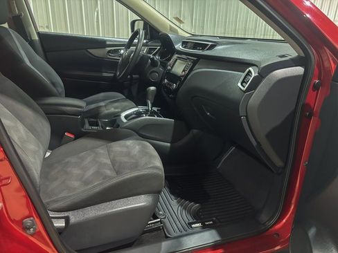 Used 2016 Nissan Rogue SV image 26