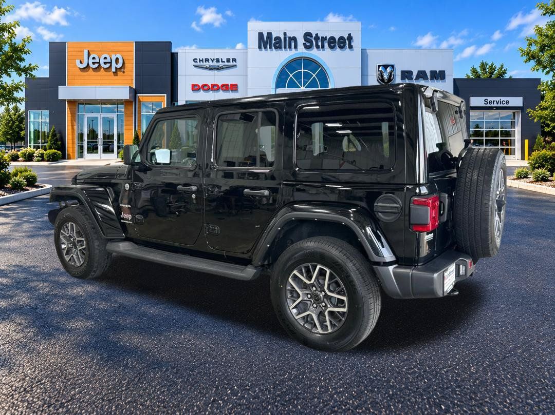 Used 2024 Jeep Wrangler Unlimited Sahara AWD/4WD image 3