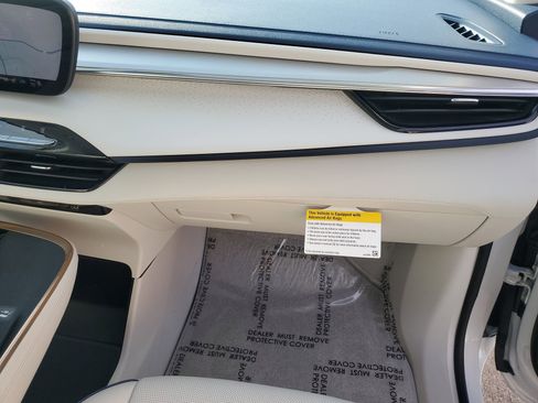 Used 2025 Buick Enclave Avenir image 36