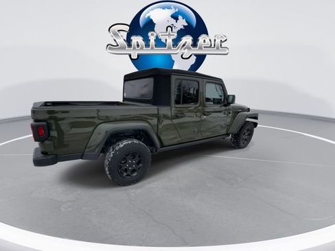 Used 2023 Jeep Gladiator Willys image 9