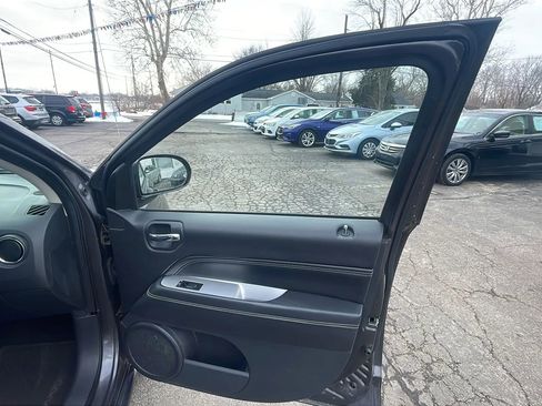 Used 2014 Jeep Compass Latitude w/ All Weather Capability Group AWD/4WD image 27