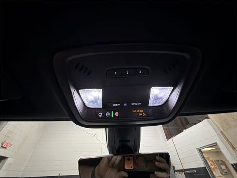 Used 2023 Chevrolet Traverse RS image 22