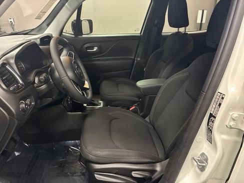 Used 2023 Jeep Renegade Altitude AWD/4WD image 9