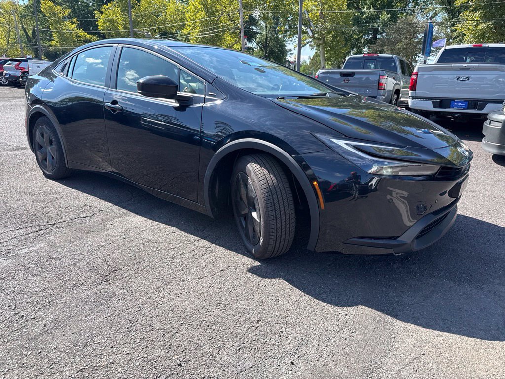 Used 2023 Toyota Prius LE FWD image 3