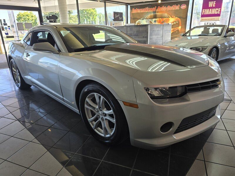 Used 2015 Chevrolet Camaro LT RWD image 3