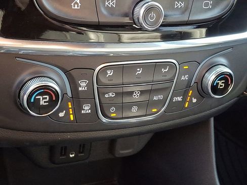 Certified 2023 Chevrolet Traverse LT image 18