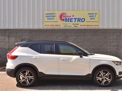 Used 2022 Volvo XC40 T5 R-Design w/ Climate Package