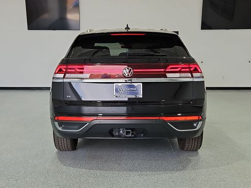 Certified 2024 Volkswagen Atlas Cross Sport SE FWD image 7