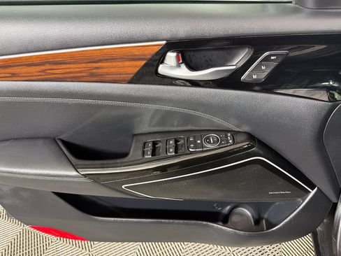 Used 2018 Kia Cadenza Technology image 20