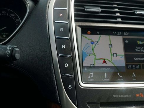 Used 2017 Lincoln MKX Reserve w/ Driver Assistance Package AWD/4WD image 29
