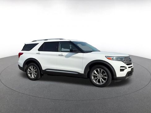 Used 2023 Ford Explorer Limited AWD/4WD image 2