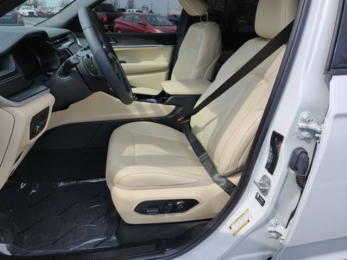 Used 2023 Jeep Grand Cherokee L Limited image 27