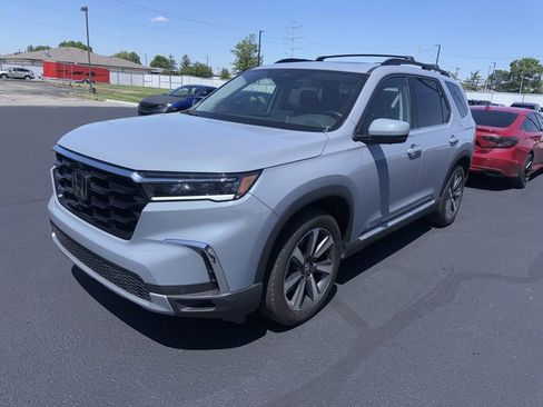 Used 2024 Honda Pilot Elite image 3