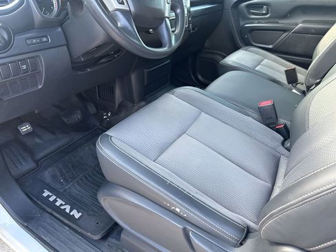 Used 2019 Nissan Titan S image 18