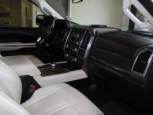 Used 2018 Ford Expedition Platinum RWD image 41