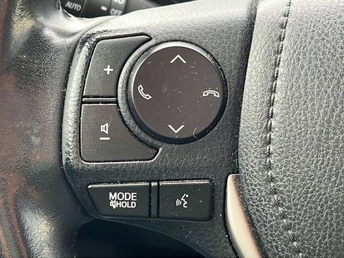 Used 2017 Toyota RAV4 XLE AWD/4WD image 19