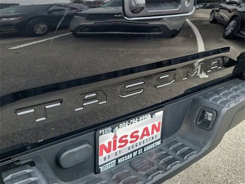 Used 2019 Toyota Tacoma SR image 8