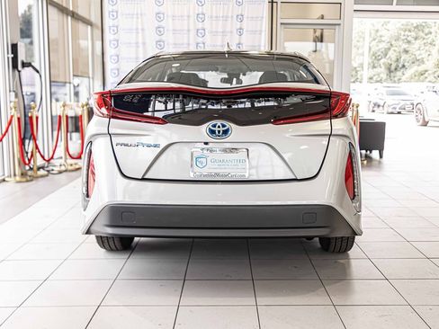 Used 2018 Toyota Prius Prime Premium image 15