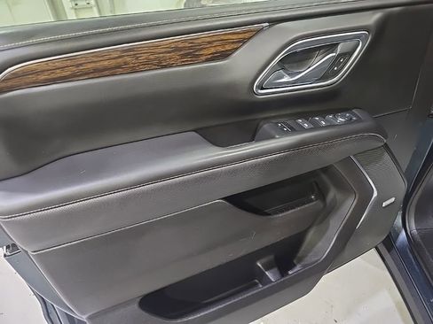 Used 2021 Chevrolet Tahoe Premier w/ Premium Package image 19