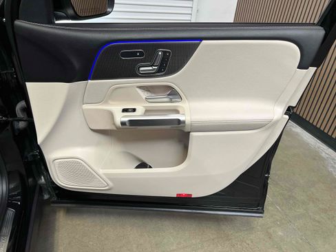 Used 2020 Mercedes-Benz GLB 250 image 60