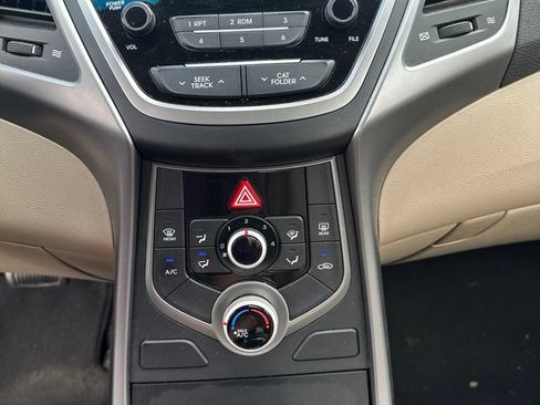 Used 2016 Hyundai Elantra SE FWD image 13