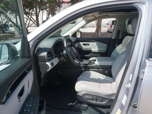 Used 2023 Honda Pilot Touring image 2