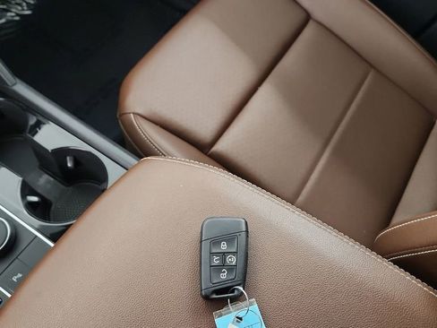 Used 2023 Volkswagen Atlas SE image 22