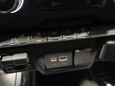 Used 2023 Chevrolet Silverado 1500 Custom image 33