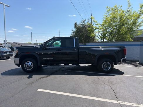 Used 2022 GMC Sierra 3500 SLE w/ SLE Convenience Package AWD/4WD image 2